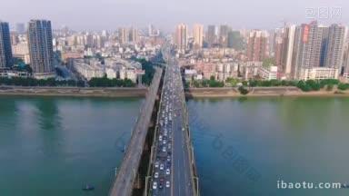 4K城市交通_城市跨河大桥拥堵的交通航拍